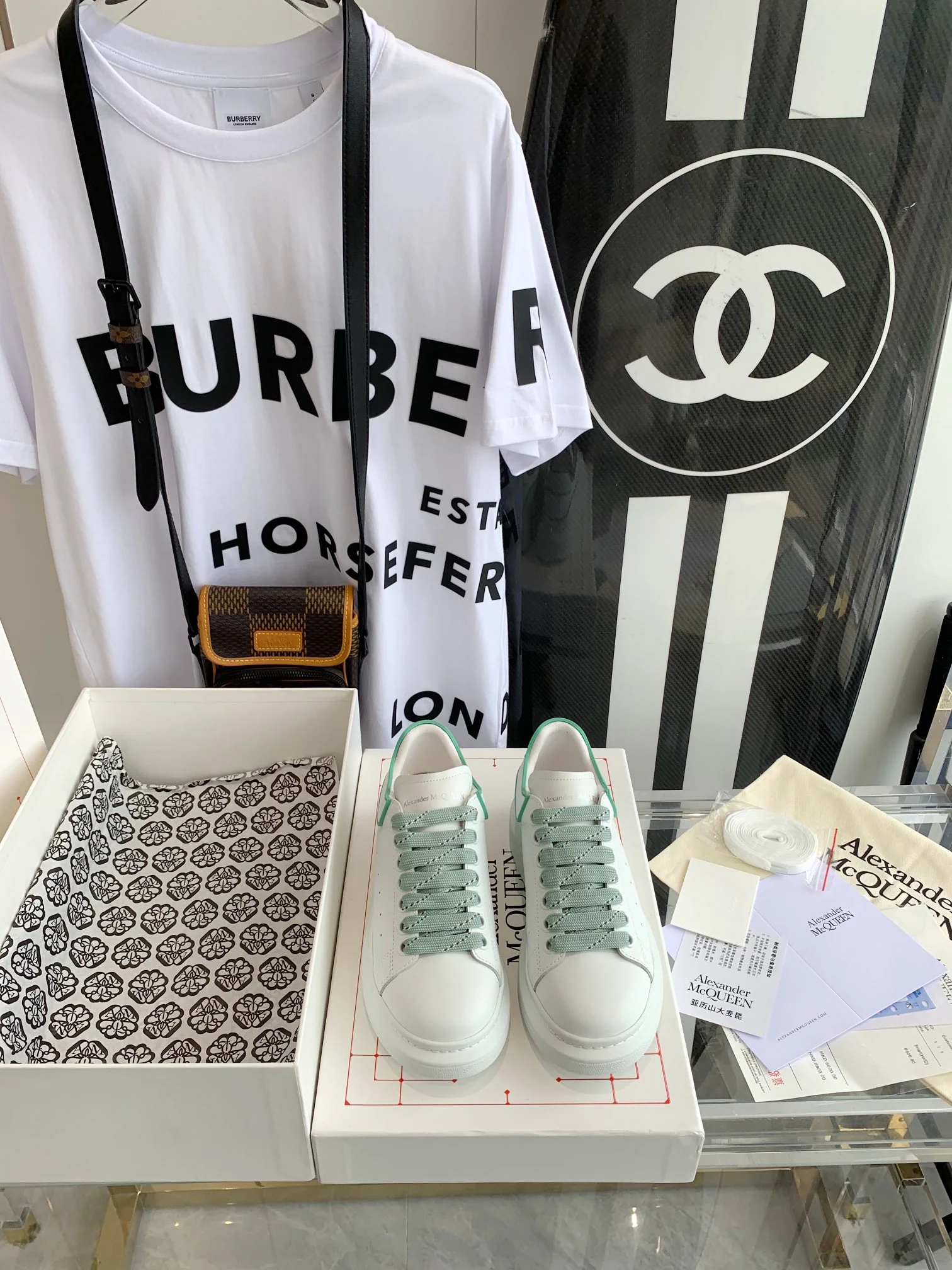 McQueen - Улучшенные классические белые кроссовки - Зеленые