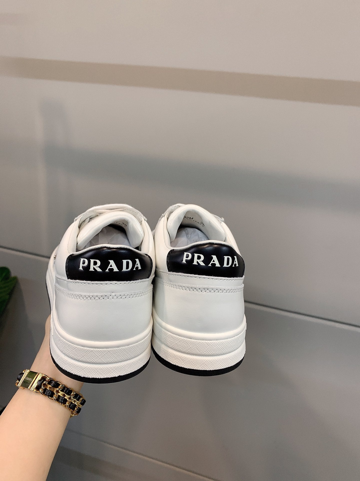 Prada - Белые кроссовки - Повседневная обувь