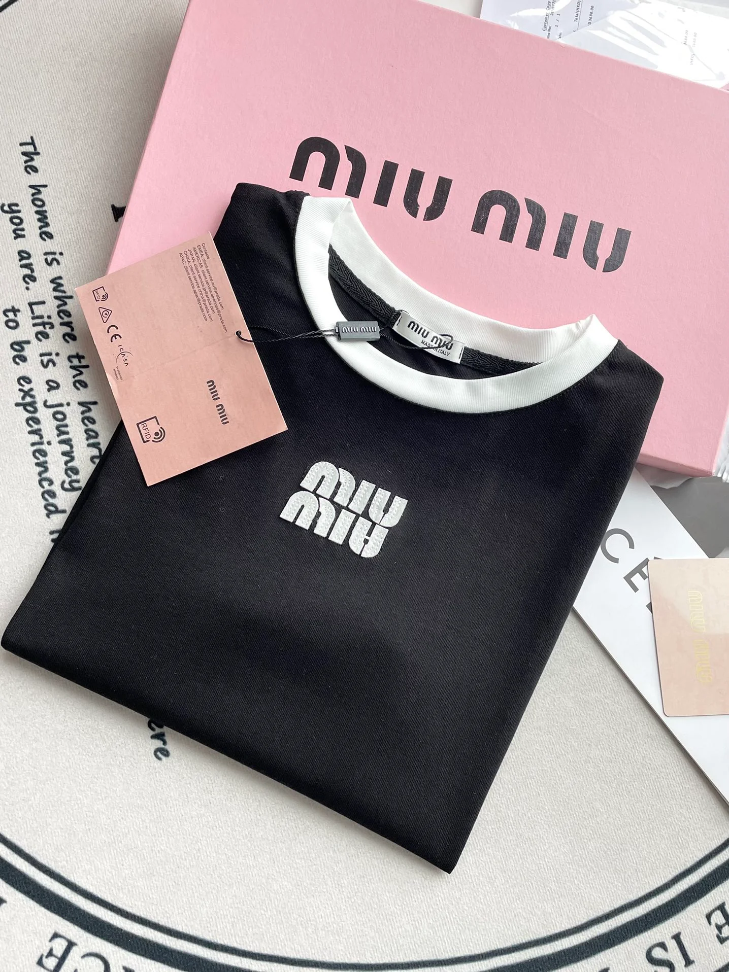 Miu Miu - 2404 - Футболка с коротким рукавом и буквенным принтом - Белая отделка