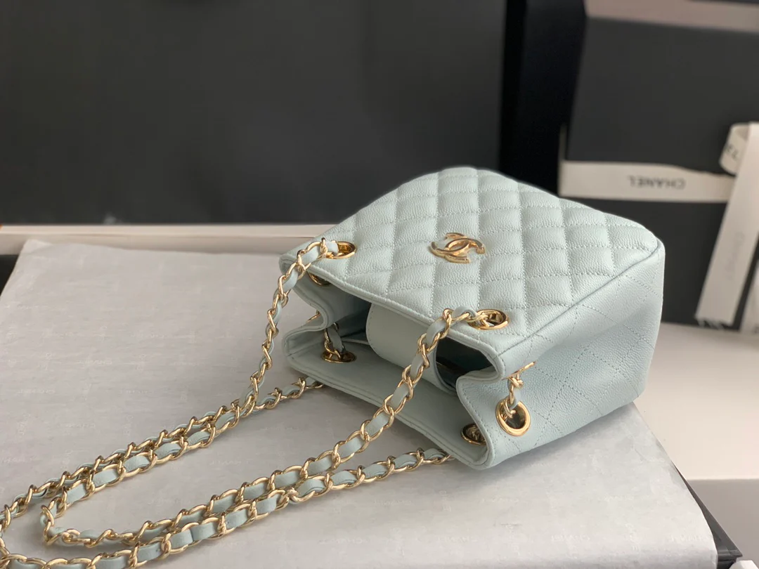 Новая сумка-тоут Chanel весна/лето 2022 — серая.