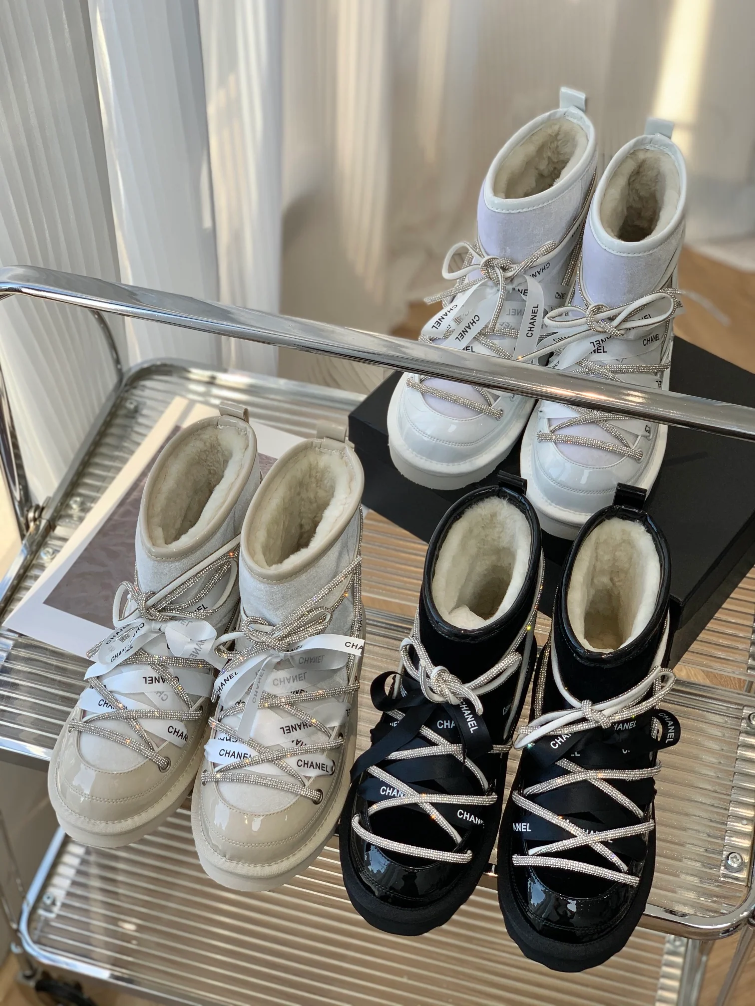 Chanel - Снежные сапоги на шнуровке