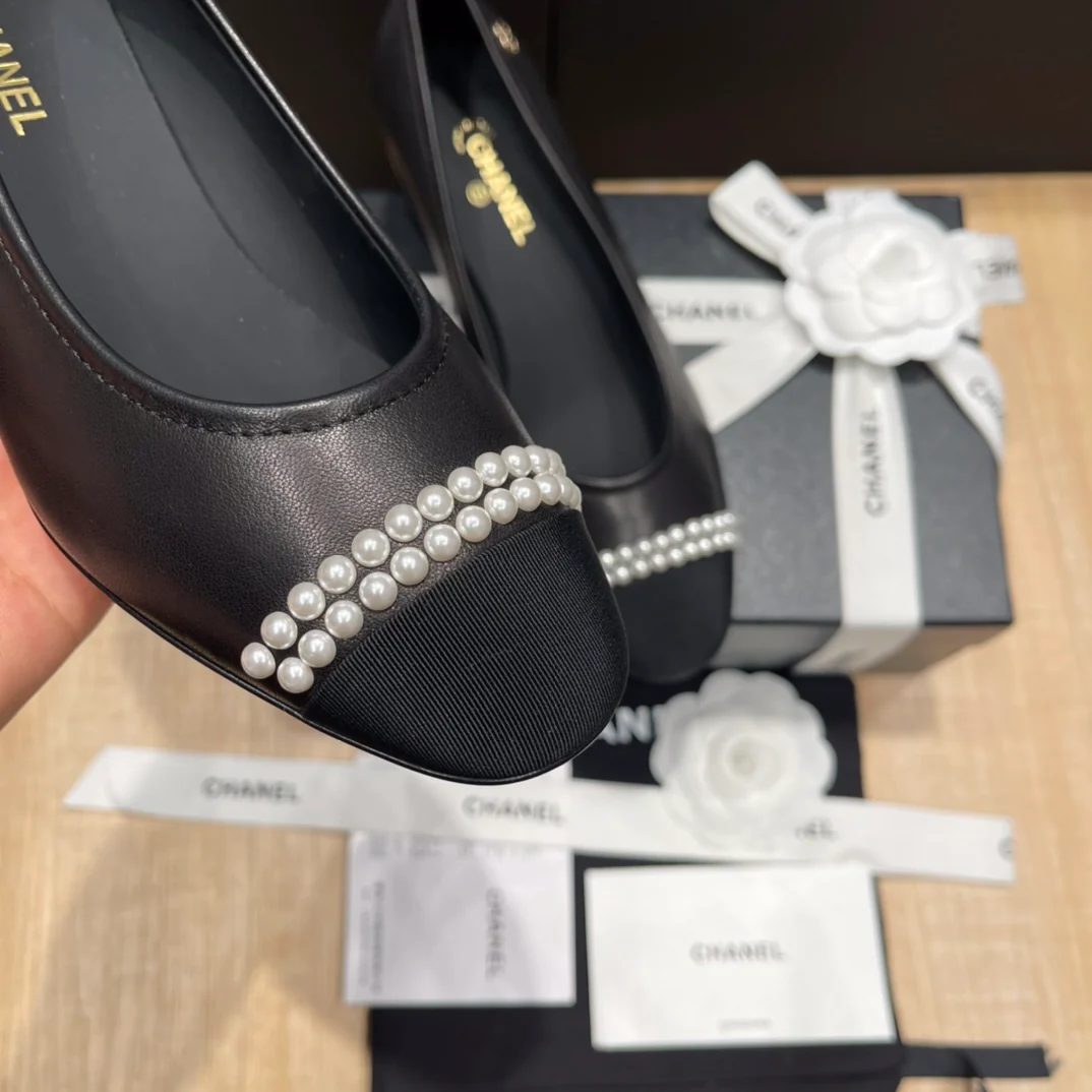 Chanel - Черные туфли на среднем каблуке