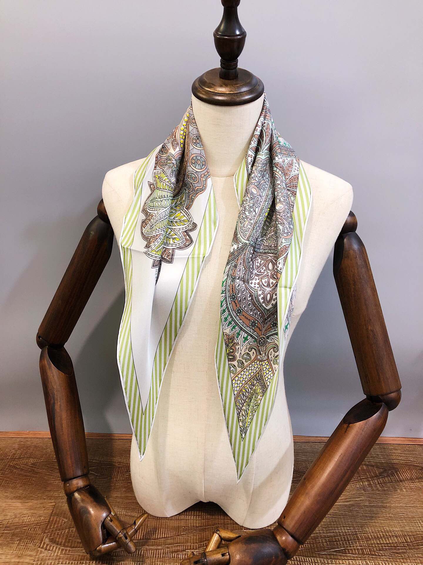 Hermes - Новейший шарф Garden Diamond - 100% - Твиловый шелк - 43 - 115 см - 1