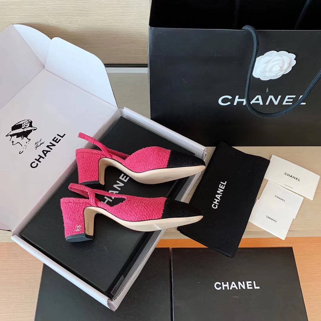 Классические сандалии Chanel на массивном каблуке - розовые