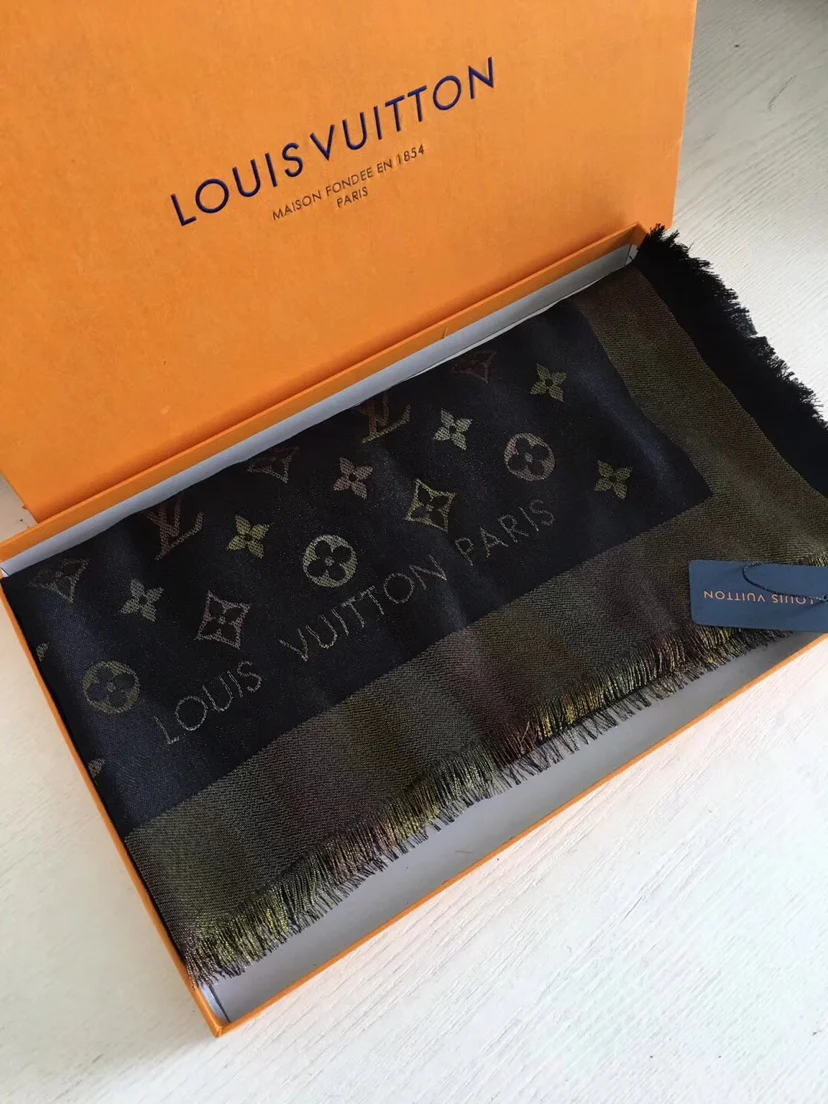 Шелковый шарф LV в радужную полоску