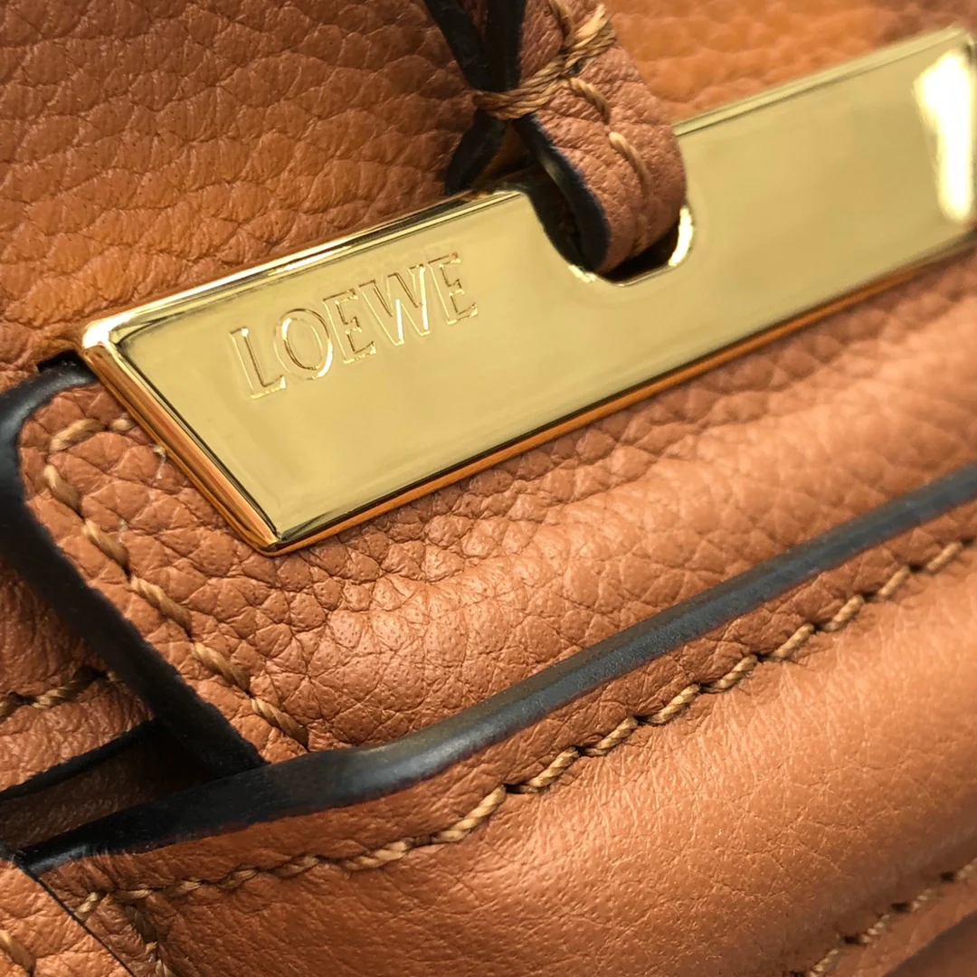 Сумка-треугольник Loewe 2020, новая версия, мини, коричневая.