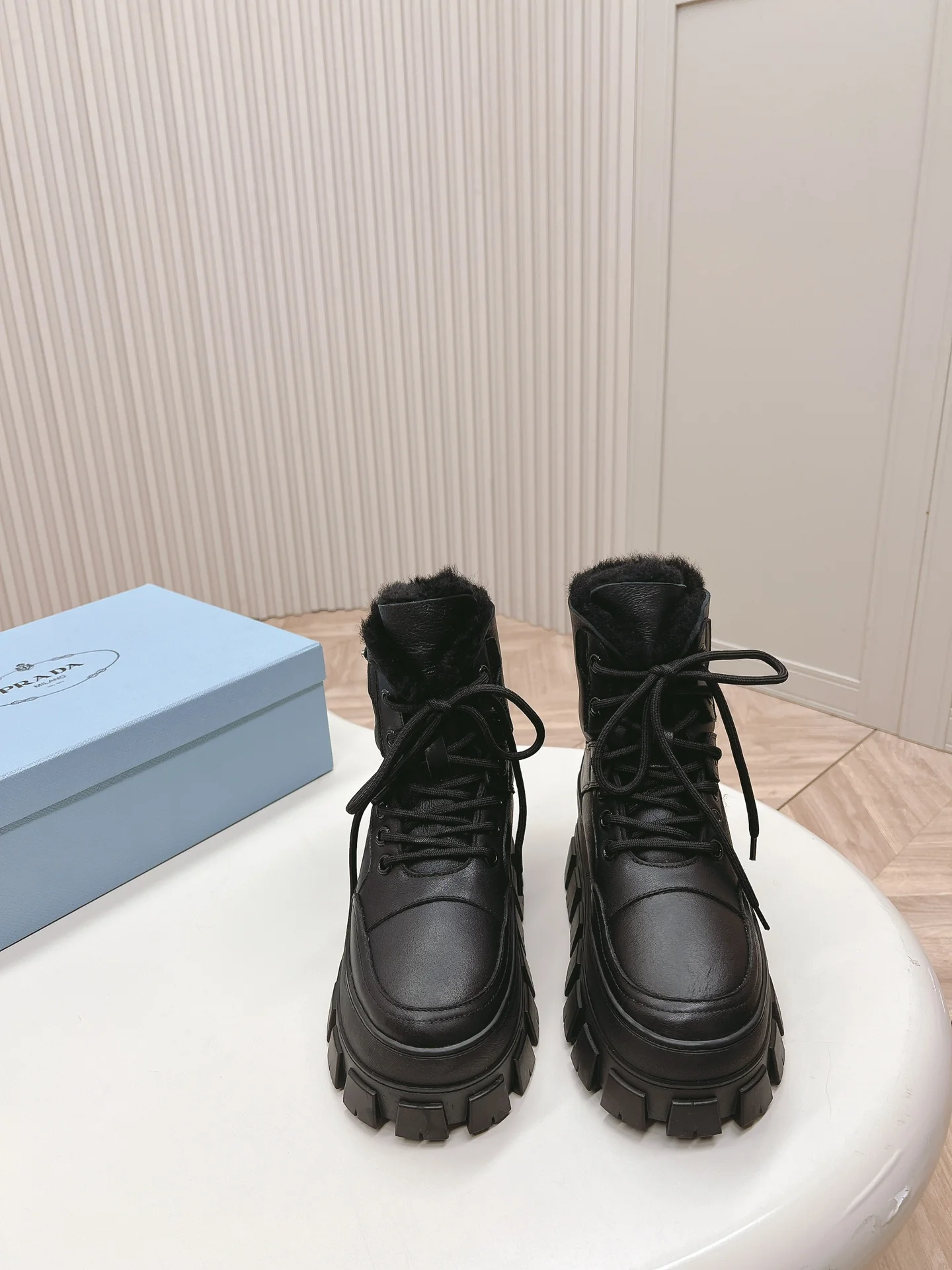 Шерстяные зимние ботинки Prada 2024 на платформе - черные