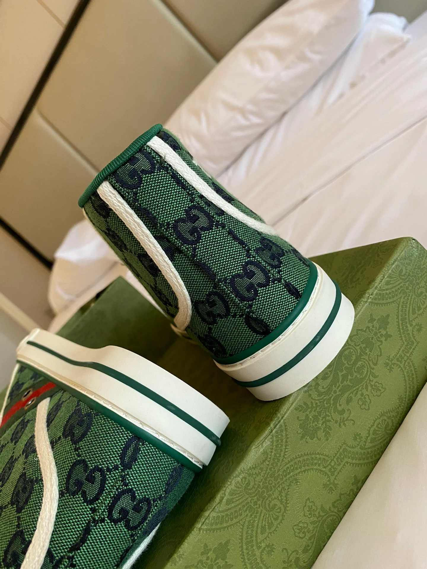 Высокие кеды Gucci с монограммой из канваса - 4