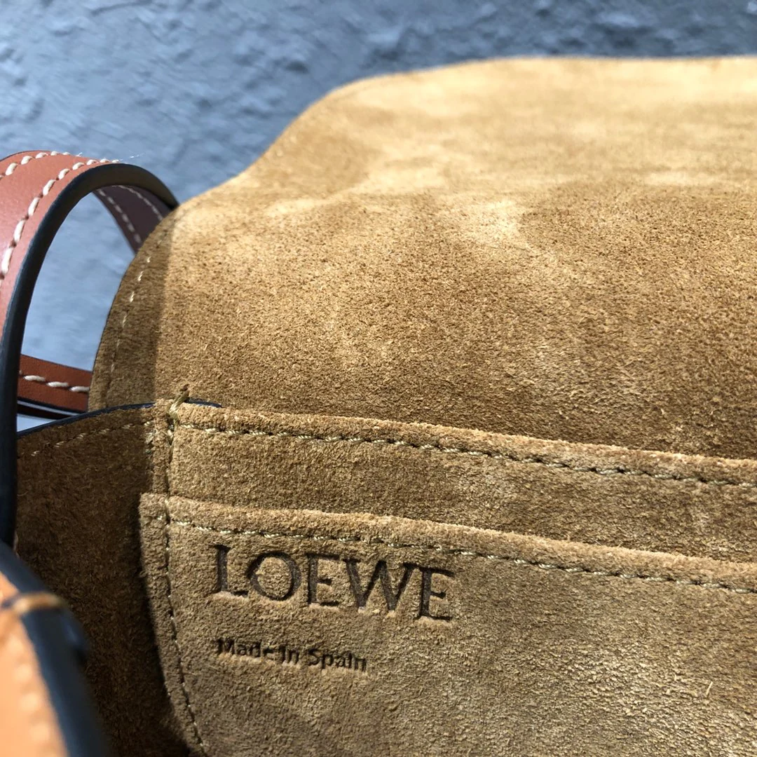 Loewe-gate-mini-21x12-5x9-5-cm-16