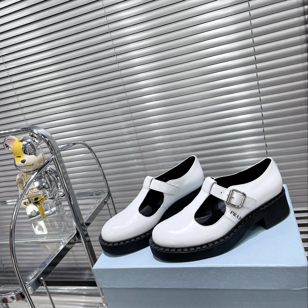 Коллекция Prada ?Рейми Джейн? весна 2022 — 1