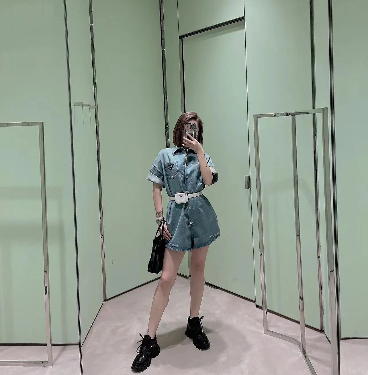 Сумка Prada в горошек с вышивкой и пайетками, маленький размер. (На фото сумка надета на руку)