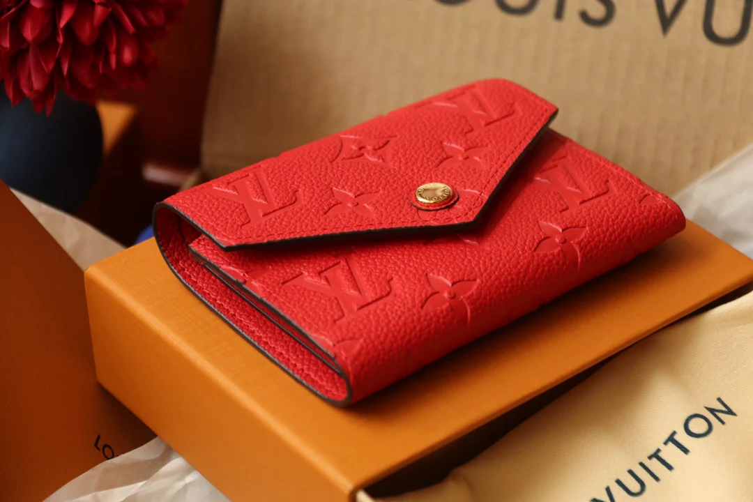 LV-m64060-Короткий трехсекционный кошелек - Огненно-красный