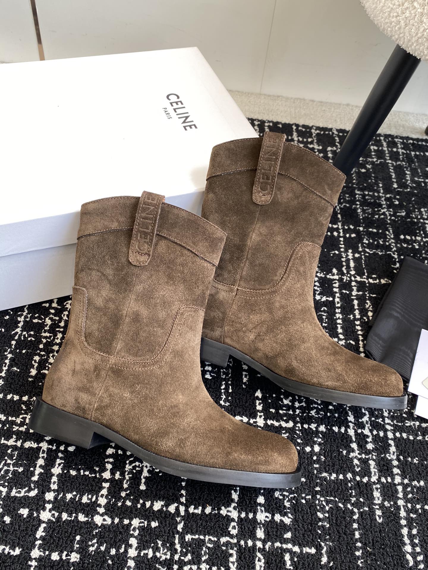 Ботильоны Celine 2024 в стиле ретро на массивном каблуке - темно-коричневые