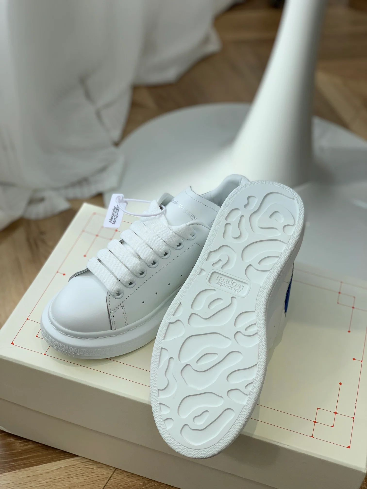 McQueen - Улучшенные классические белые кроссовки - Синие