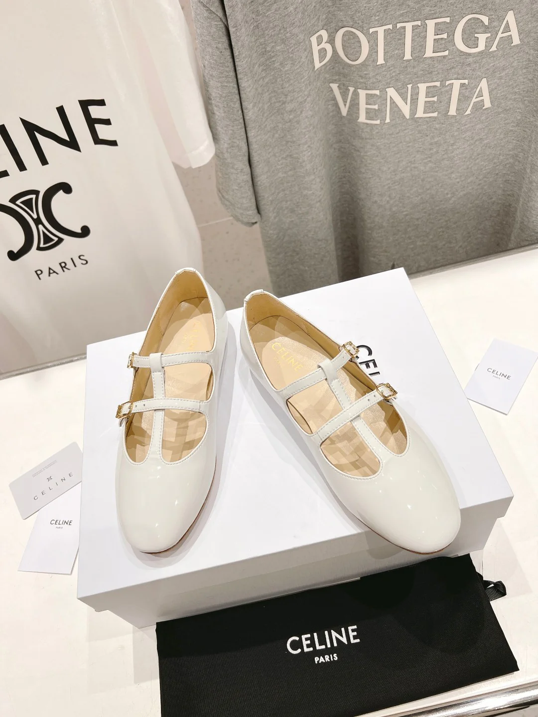 Новинка сезона весна/лето 2023 от Celine - Балетки Мэри Джейн - Белые