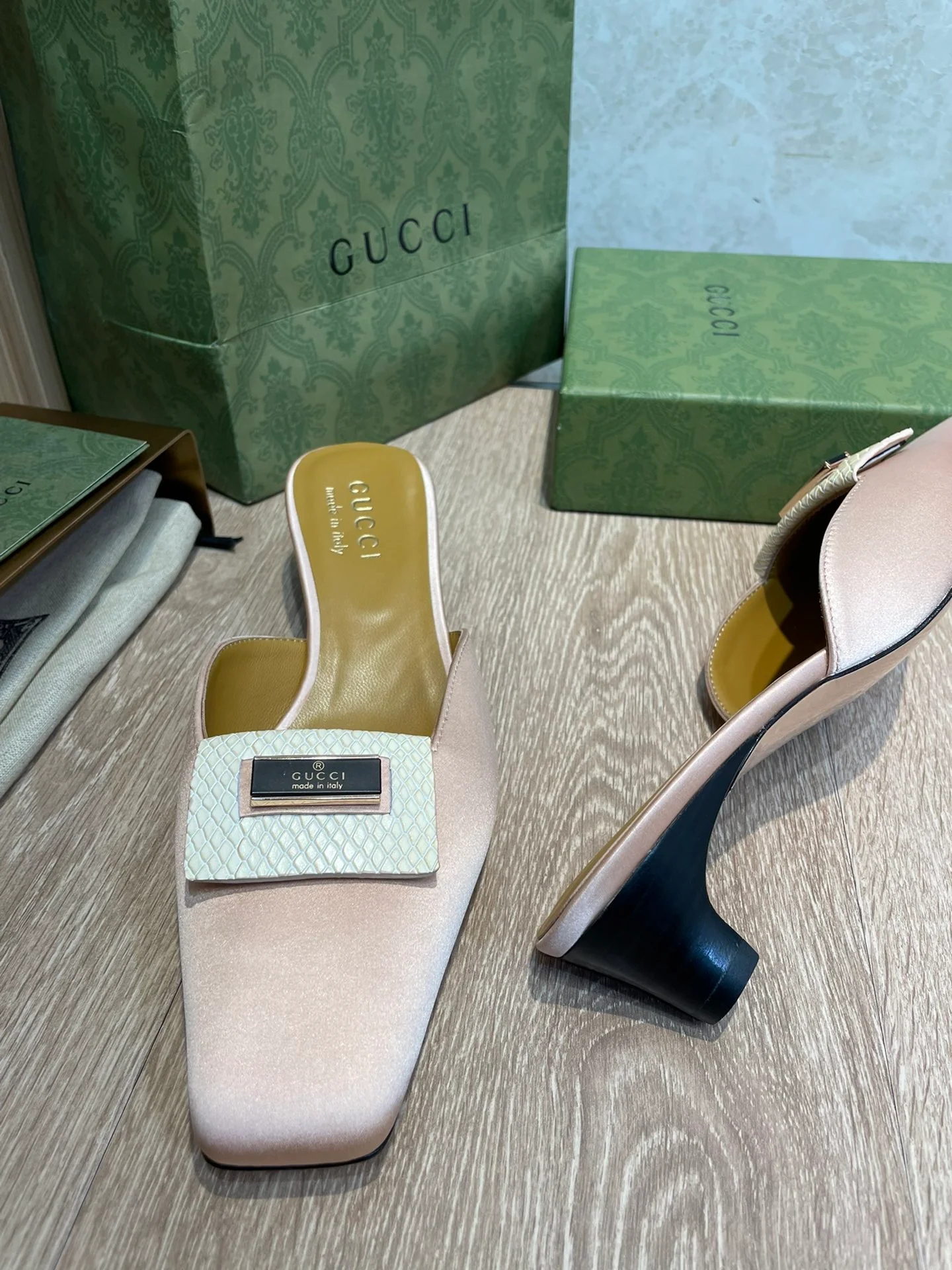 Gucci - Новинка начала весны 2022 года - Элегантные тапочки на низком каблуке