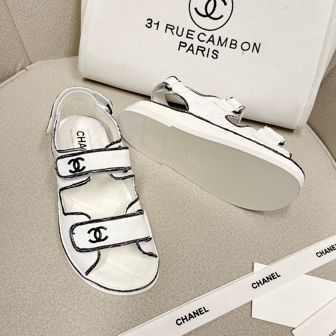 Chanel - Белые кожаные сандалии