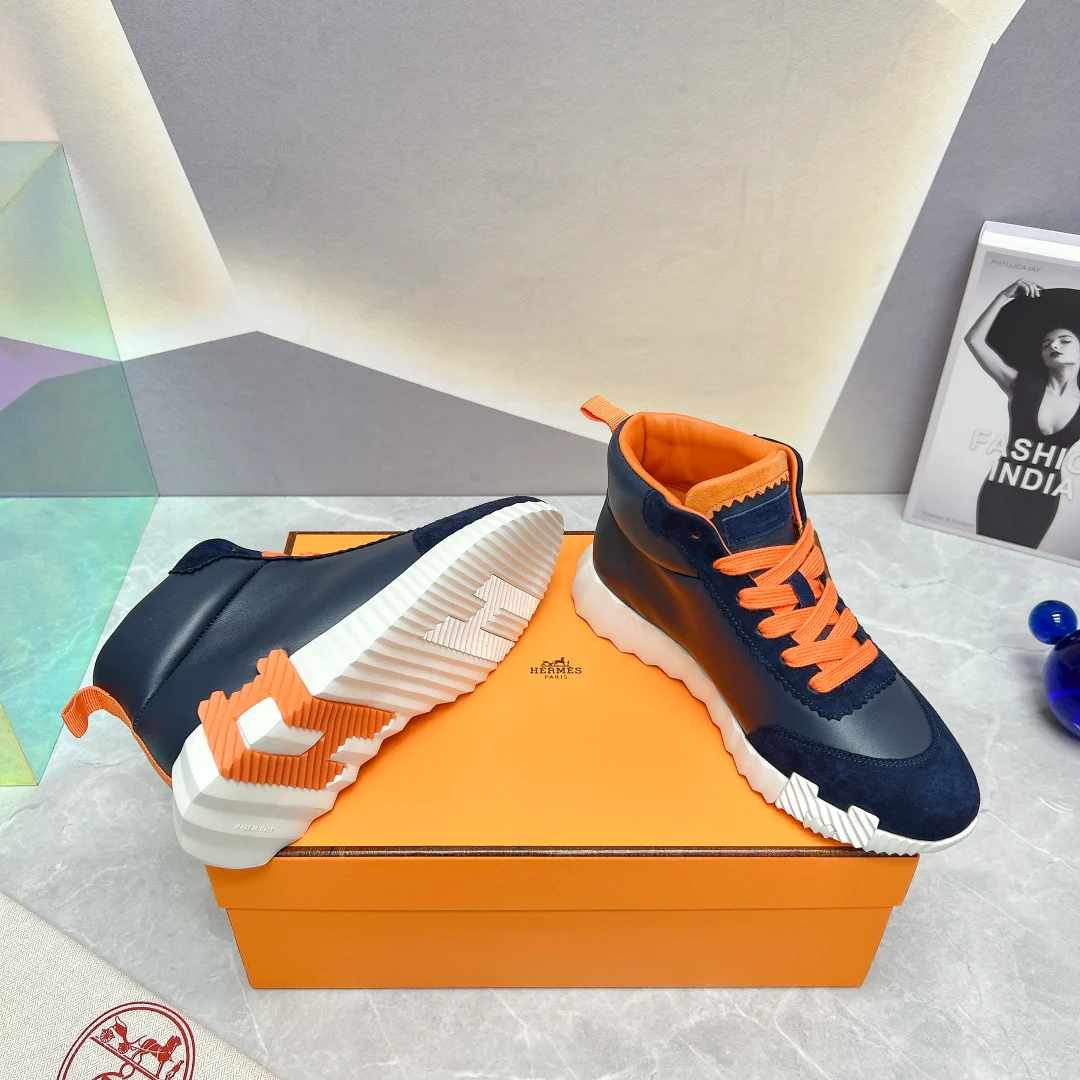 Новинка сезона весна/лето 2023 от Hermes — кожаные высокие повседневные туфли — черно-оранжевые.