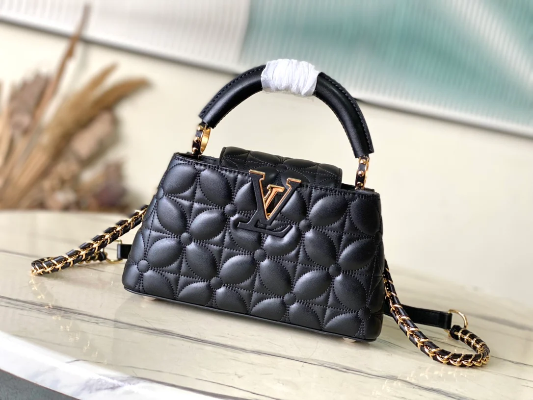 Миниатюрная сумка LV с цепочкой в ??виде четырехлистного клевера — черная.