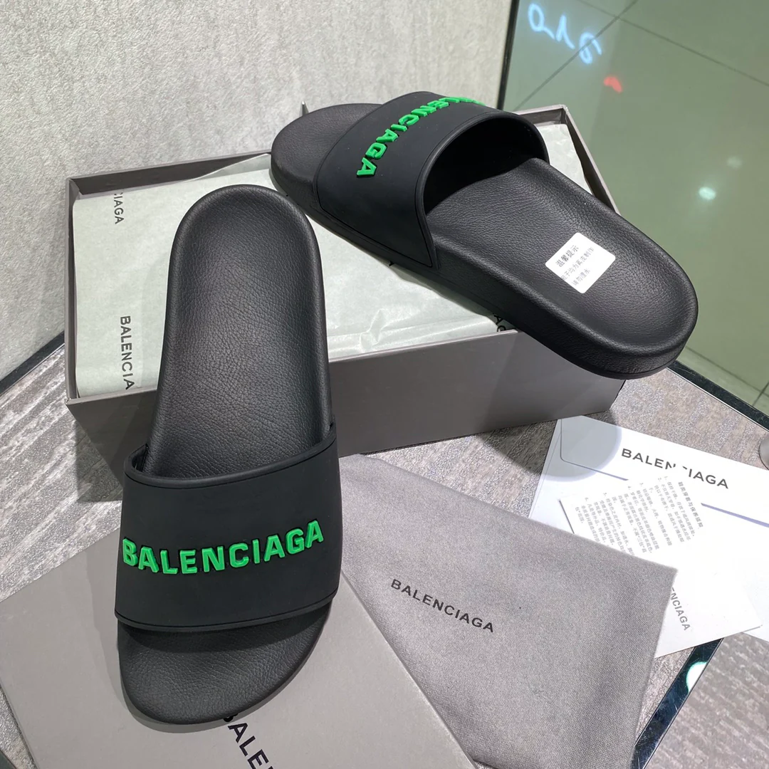 Balenciaga - Черные тапочки