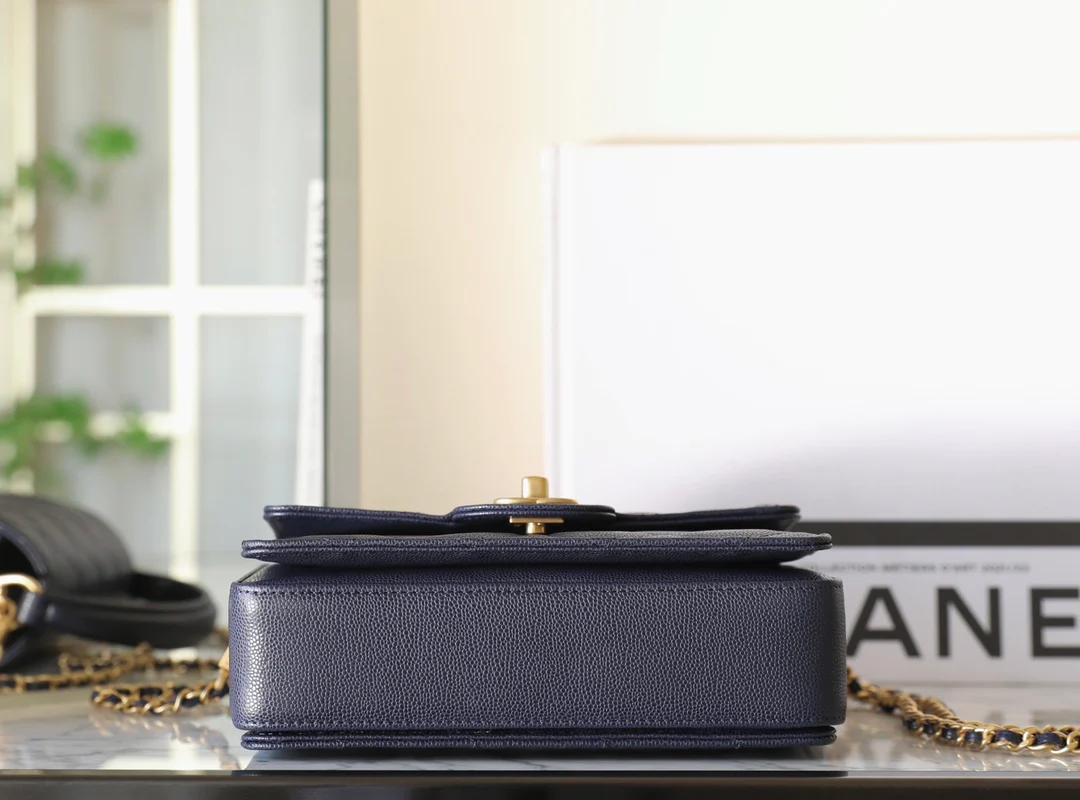 Сумка Chanel Medium Handle Flap Bag - синяя
