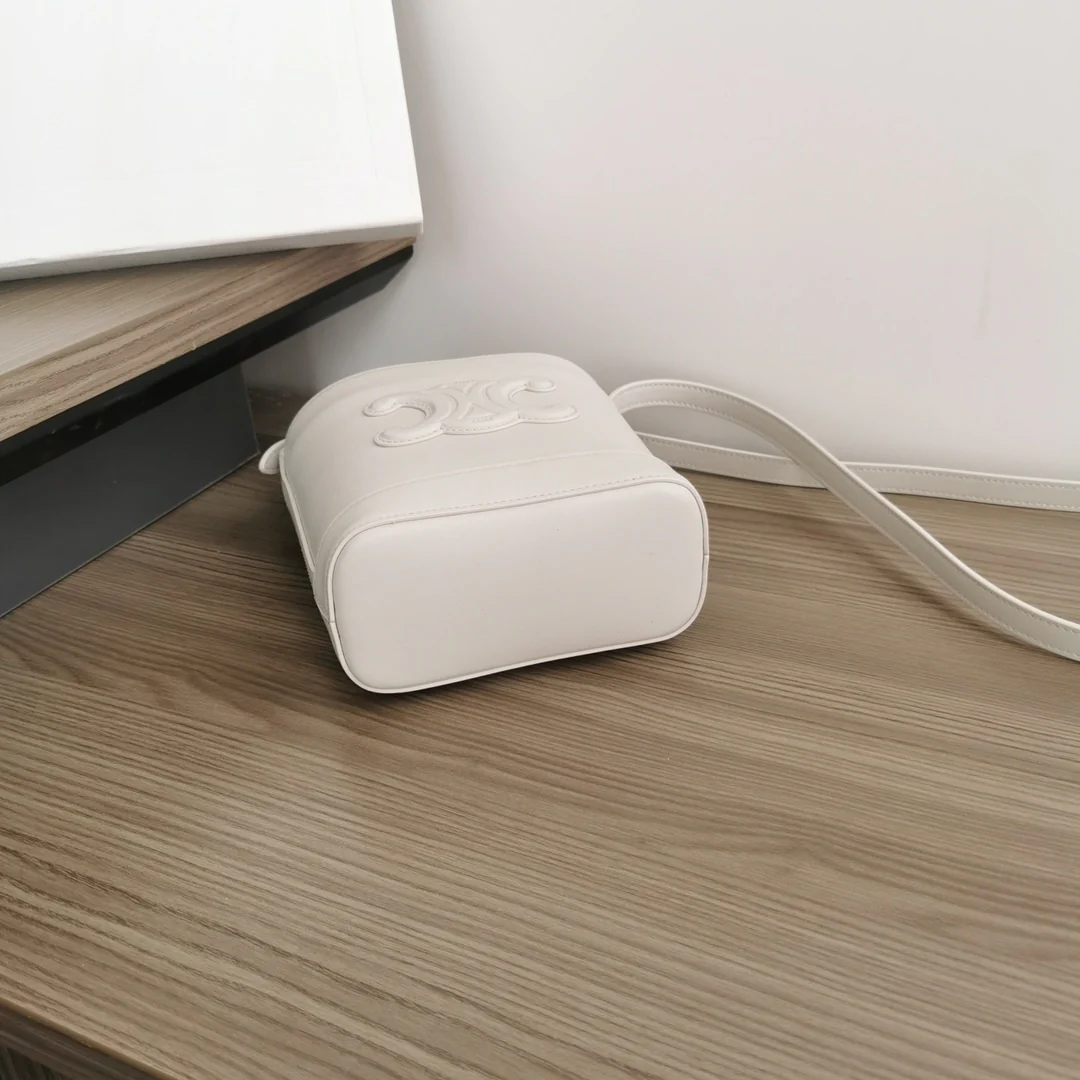 Сумка-ведро Celine с тиснением - Мини - Белая