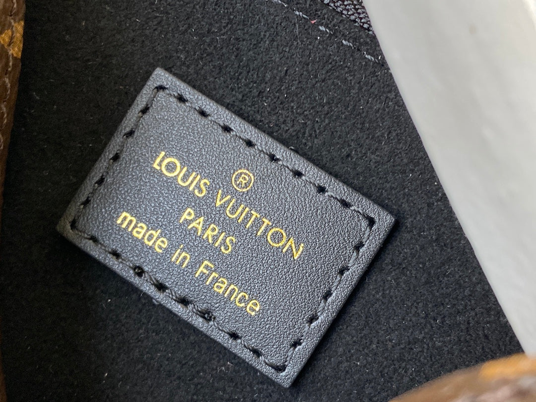 Сумка LV-M45592 Neomonceau - подкладка с черным монограммом.