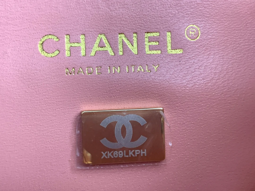 Новая сумка-тоут Chanel весна/лето 2022 — розовая.