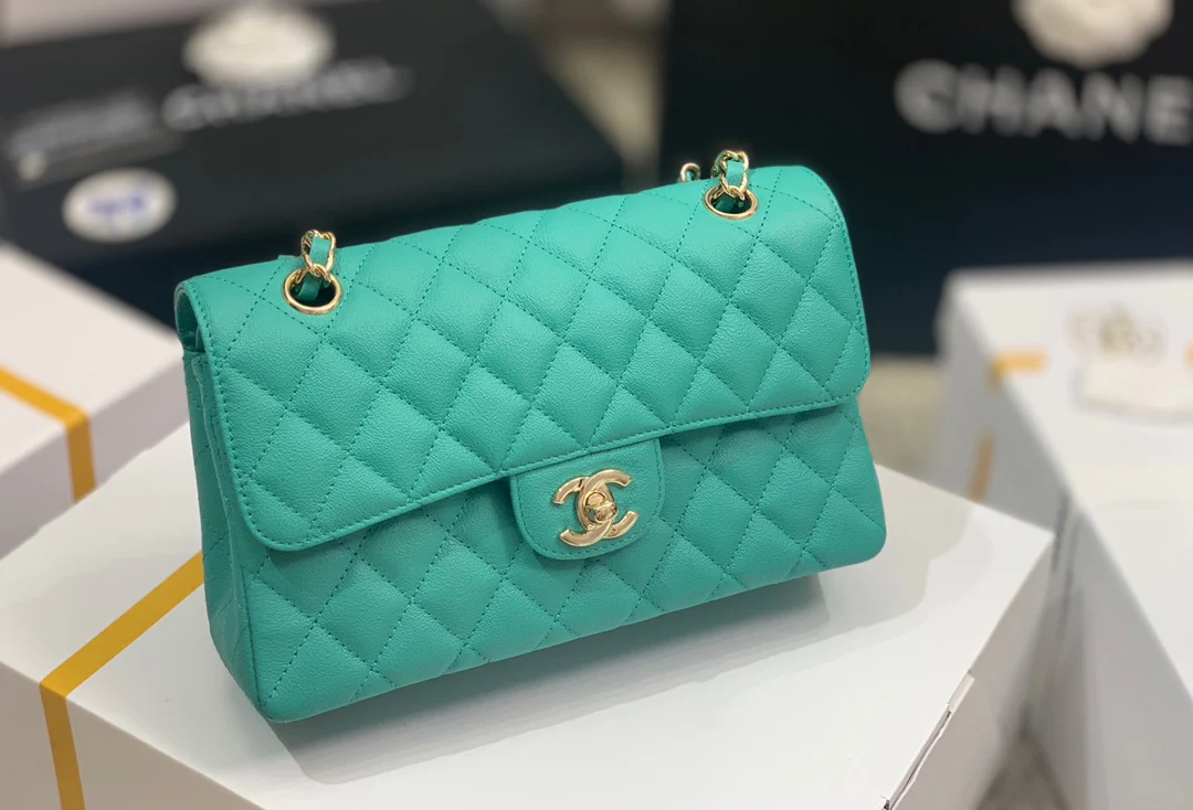 Сумка Chanel Sesame Pattern CF, бирюзовый цвет, золотая фурнитура, 23 см.