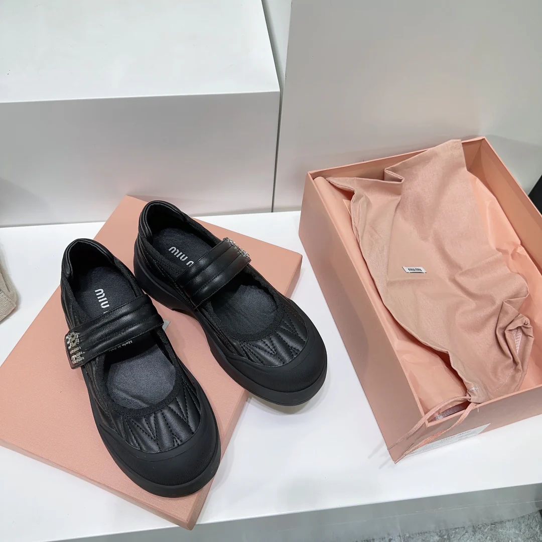 Новинка сезона осень/зима 2023 от Miu Miu - Туфли на платформе 