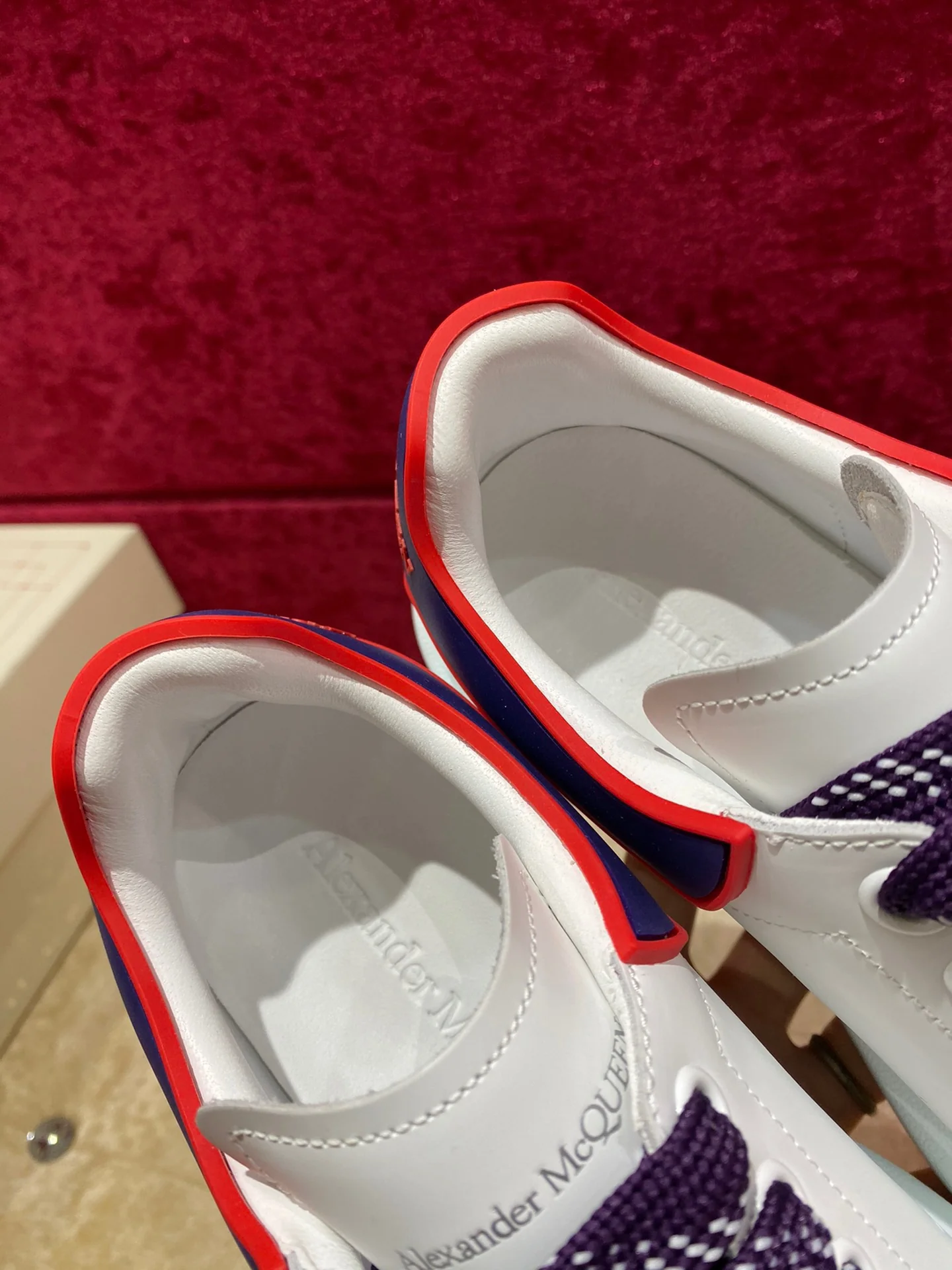 McQueen - Классические белые кроссовки - Темно-синяя пятка