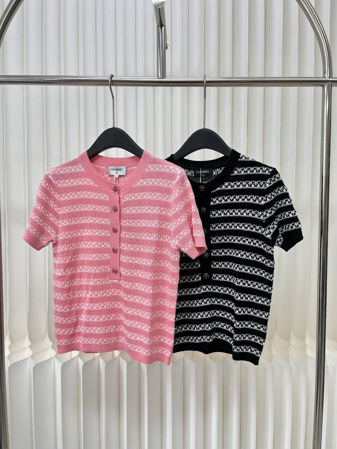 Вязаный топ Chanel 2403 из специальной пряжи с короткими рукавами - розовый