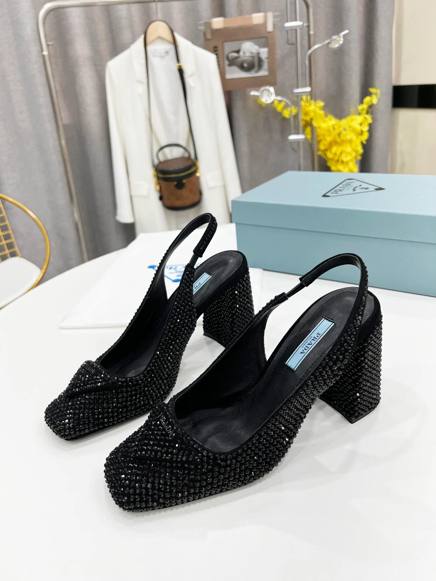 Обувь Prada - Prada - Ранняя весна - Элегантные босоножки на высоком каблуке - Черные