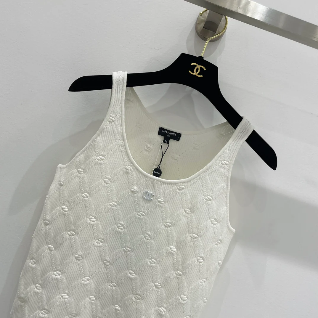 Жилет Chanel 2404 с бриллиантовой жаккардовой отделкой - белый