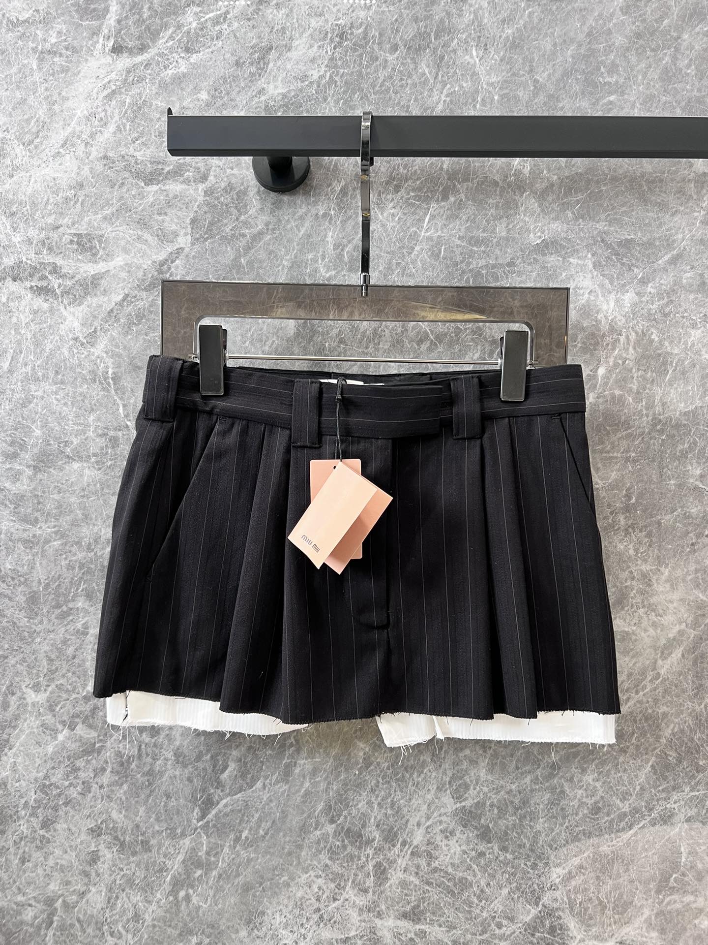 Miu Miu-2404 - Весенне-летняя новинка - Полосатый костюм: жилет и юбка - Черный - 1