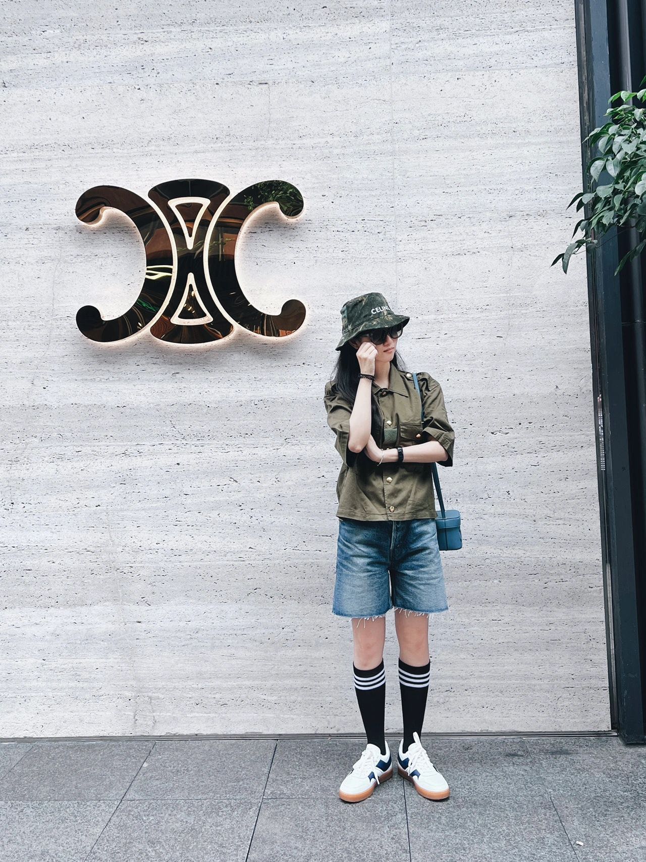 Новинка 2022 года от Celine - Белые кроссовки/Повседневная обувь - Унисекс - Фотографии в обуви.