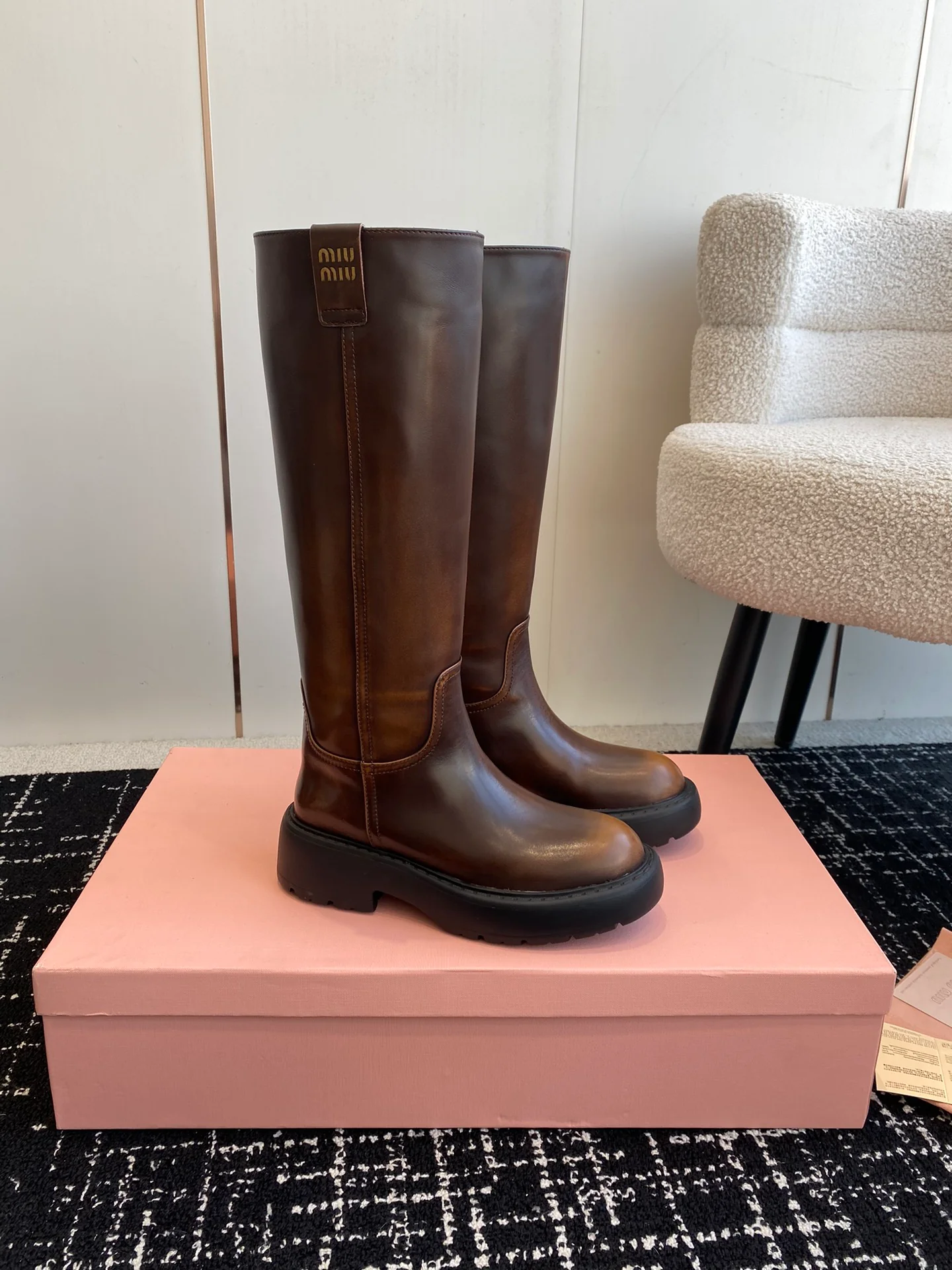 Ботильоны на высоком каблуке Miu Miu 2024 года - темно-коричневые