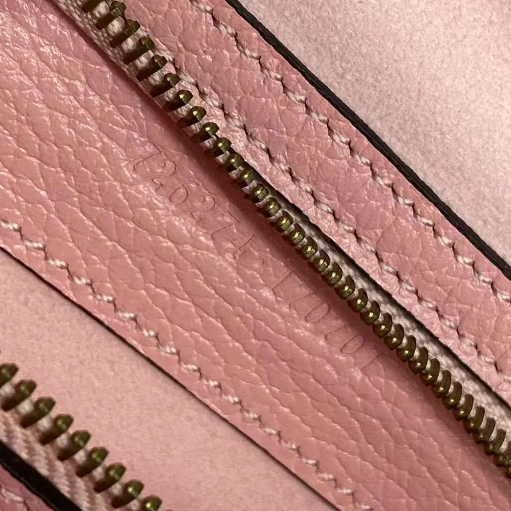 Весенняя коллекция Gucci 2023 — Сумка через плечо ?Полумесяц? — Розовая