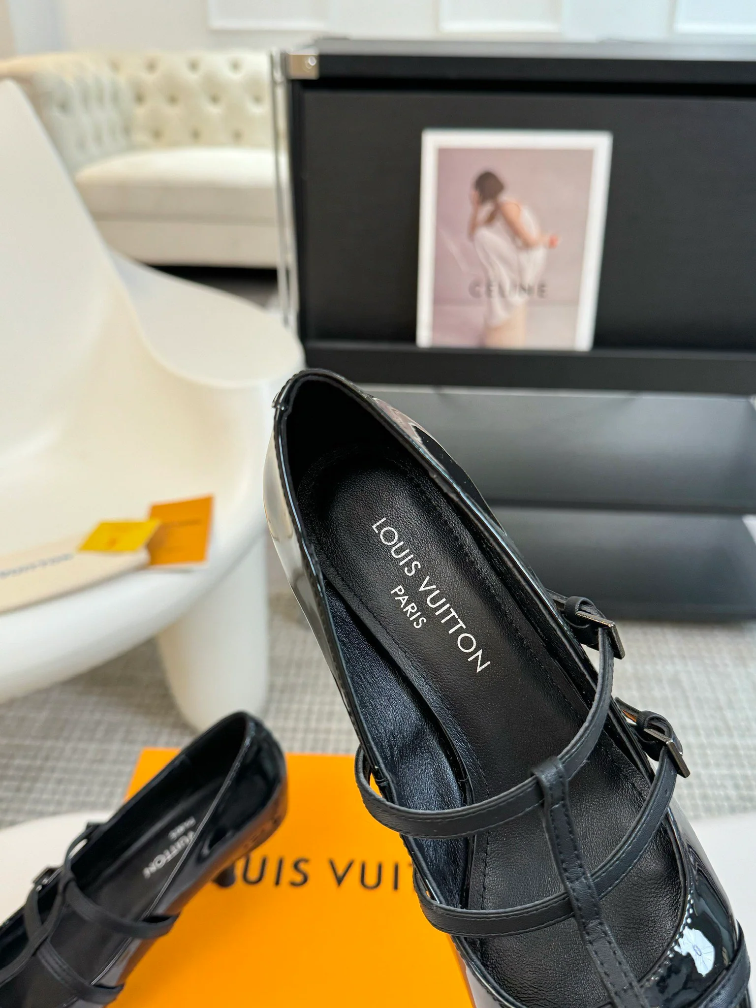 Туфли на высоком каблуке LV-2024 с двойным ремешком и острым носком - черные