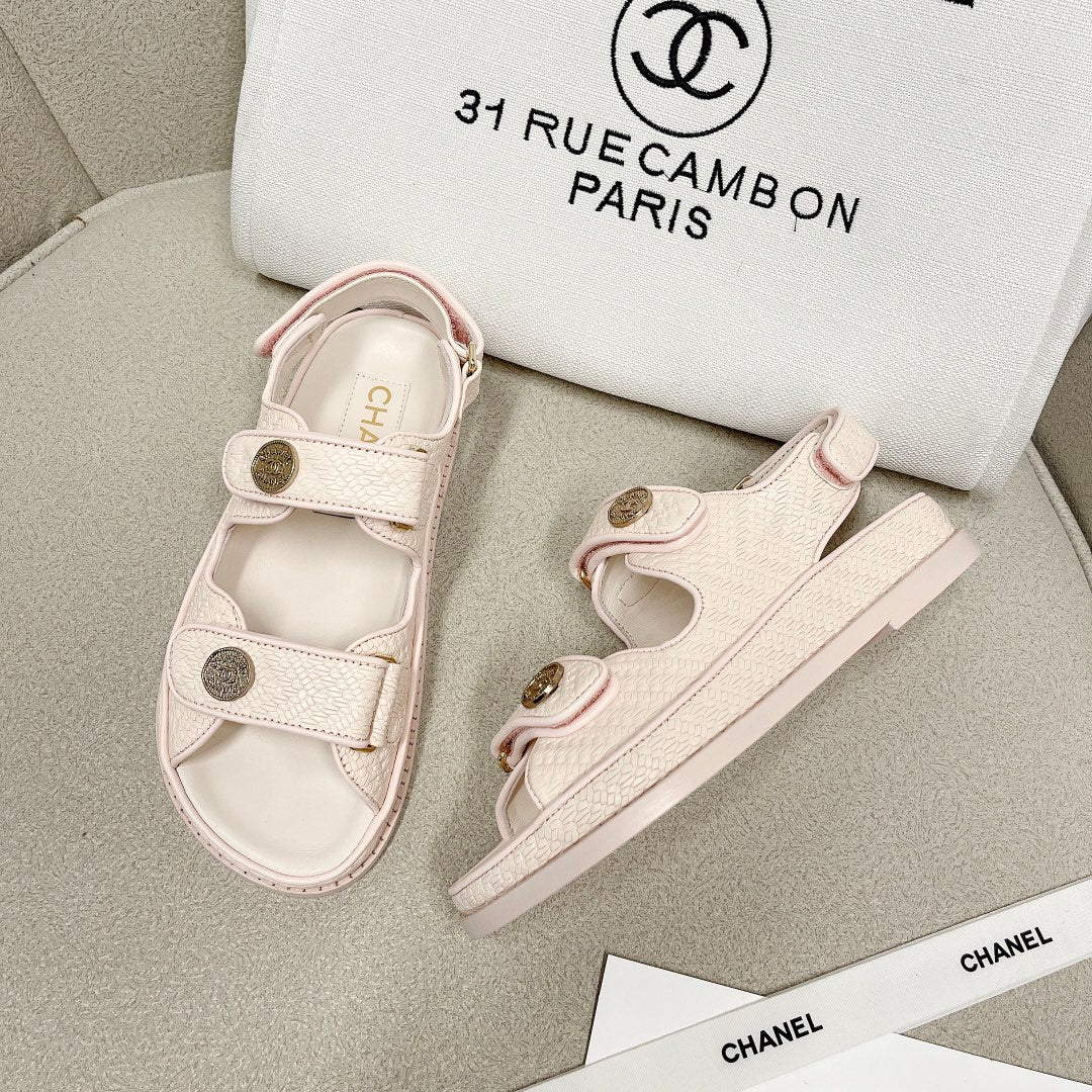 Chanel - светло-розовые кожаные сандалии в клетку