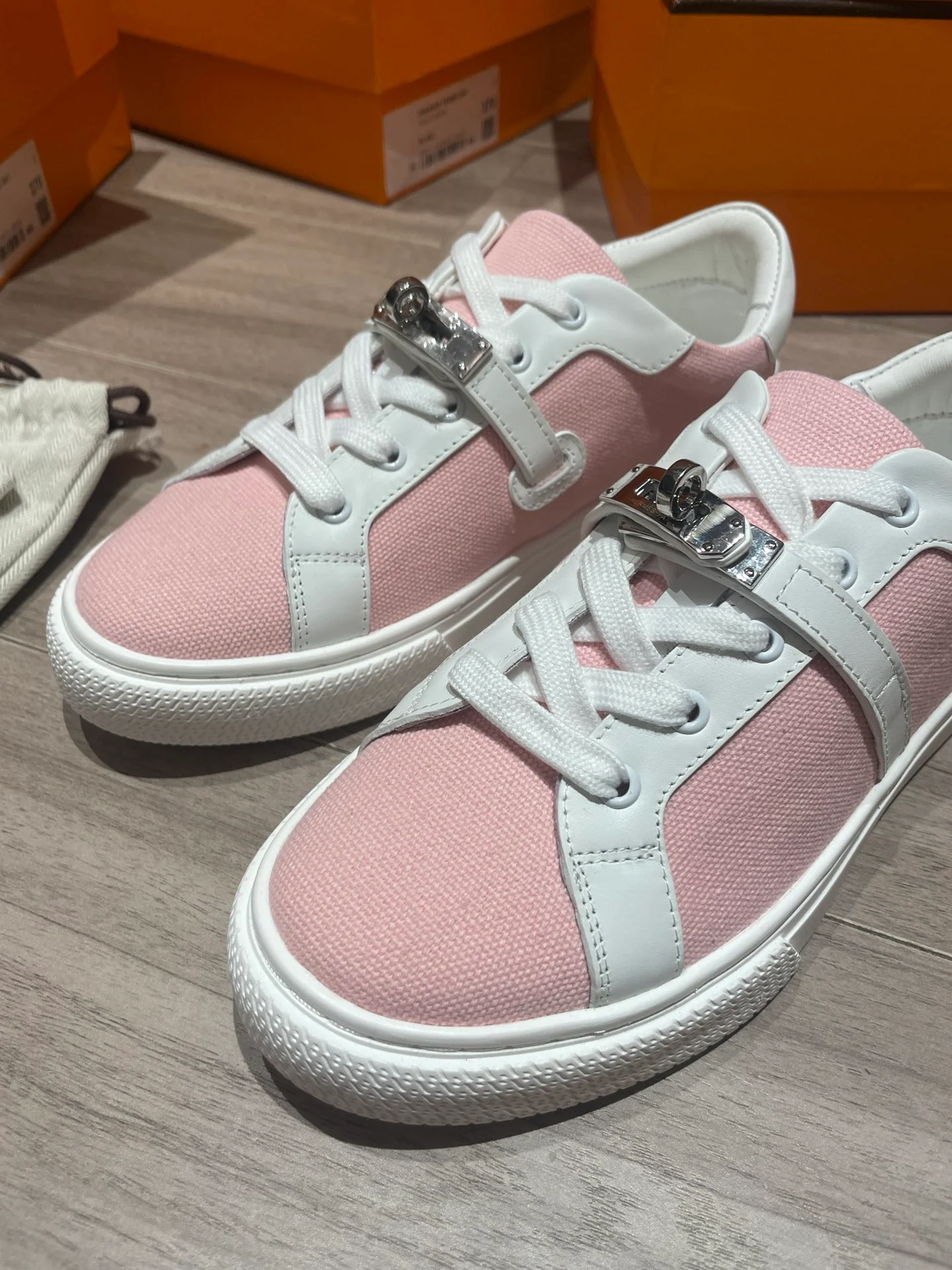 Hermes - Новейшие белые кроссовки Kelly Buckle - Мужские - 2