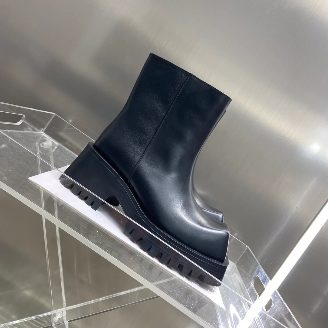 Ботильоны Balenciaga Trooper с квадратным носком, коллекция осень/зима 2023.