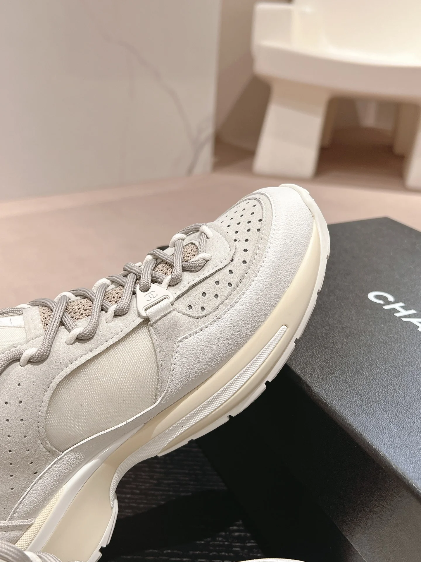 Повседневные туфли Chanel 2024 - белые