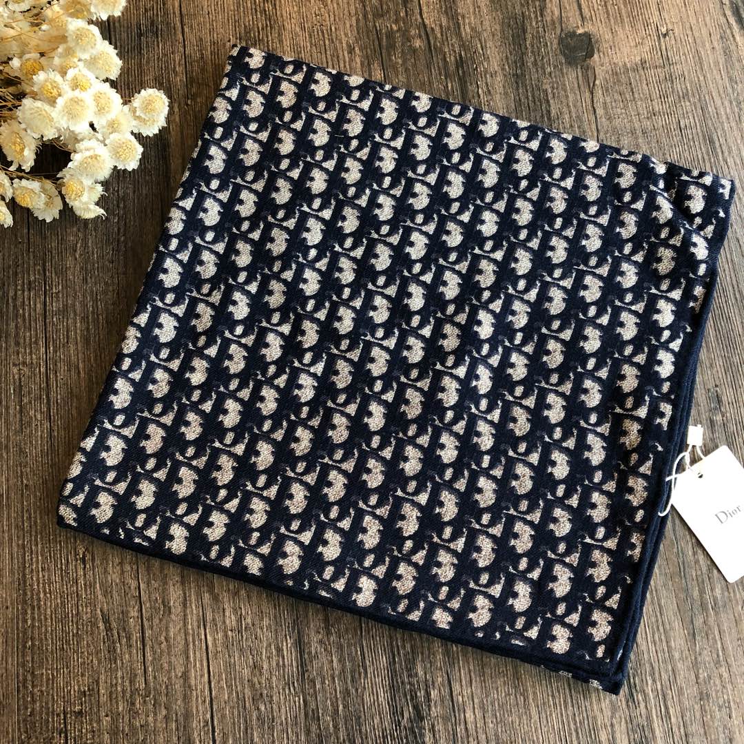 Dior - Шарф с неправильно расположенными буквами - 140-140