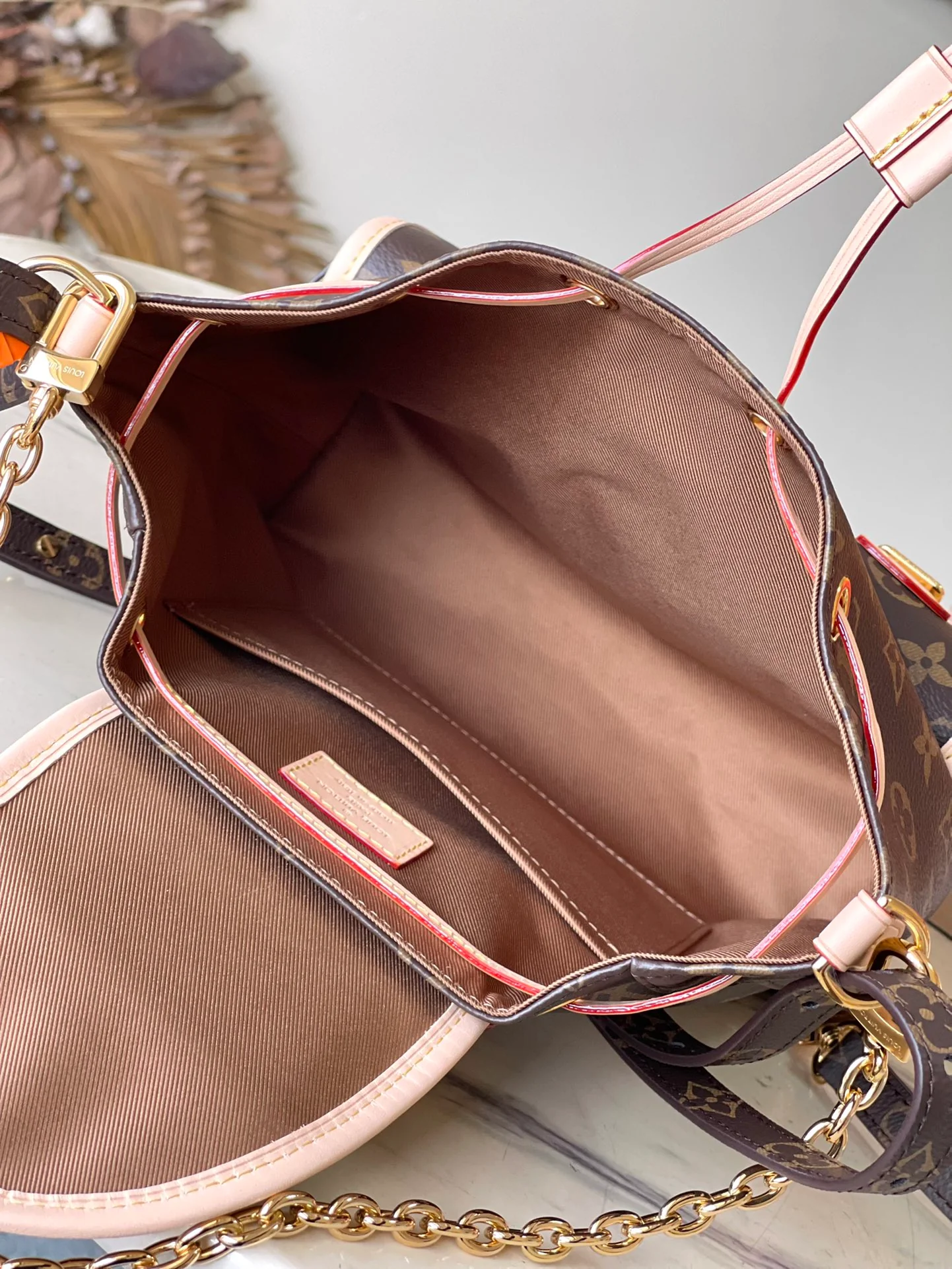 m46932-LV-excursion-backpack