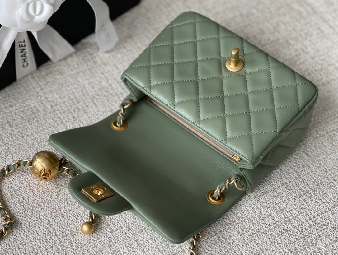 Сумка Chanel Gold Globe Square Flap Bag - 18 см