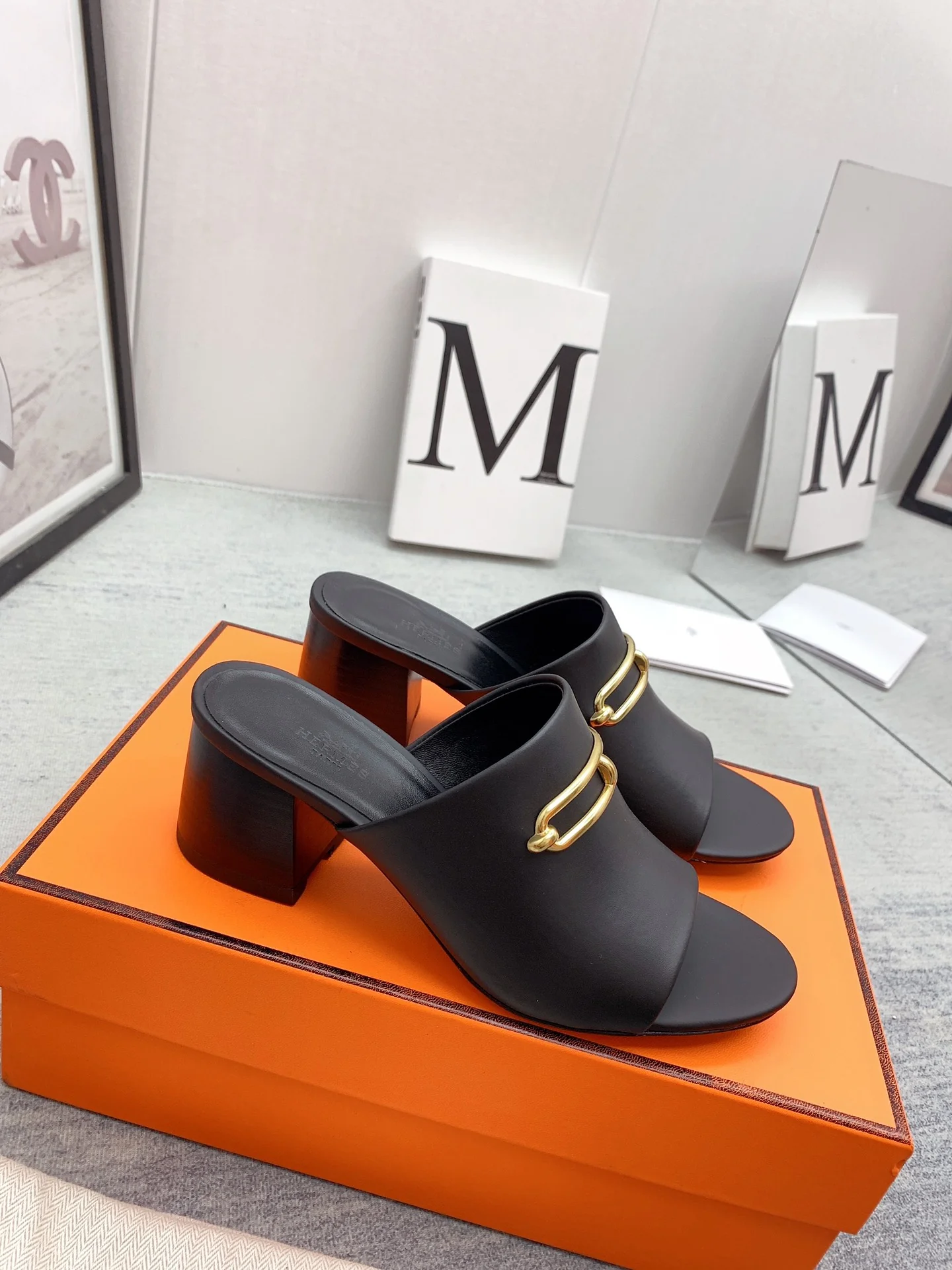 Новинка сезона весна/лето 2022 от Hermes - Высококачественные сандалии на массивном каблуке - 1