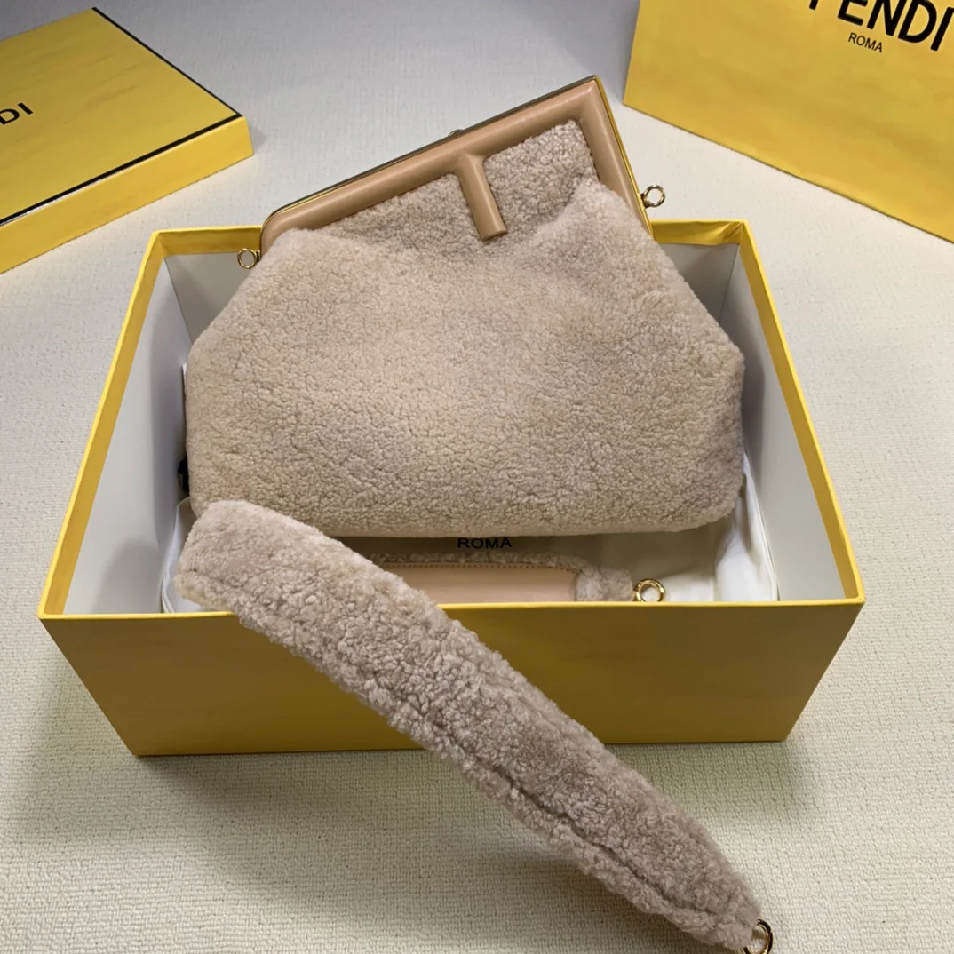 Средняя шерстяная сумка Fendi-first абрикосового цвета