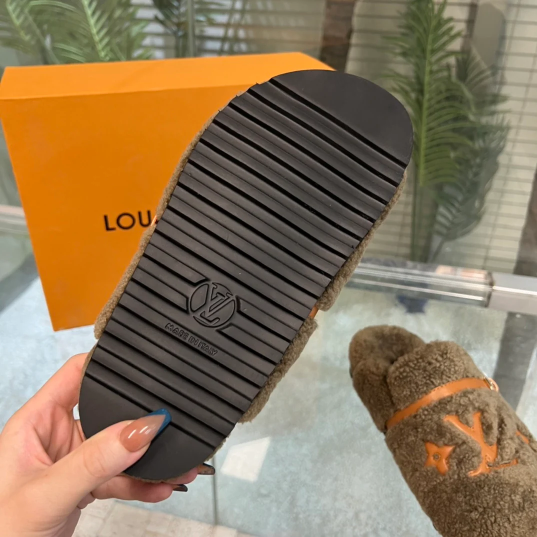 Новинка ранней весны 2022 года - Меховые полутапочки - Коричневые