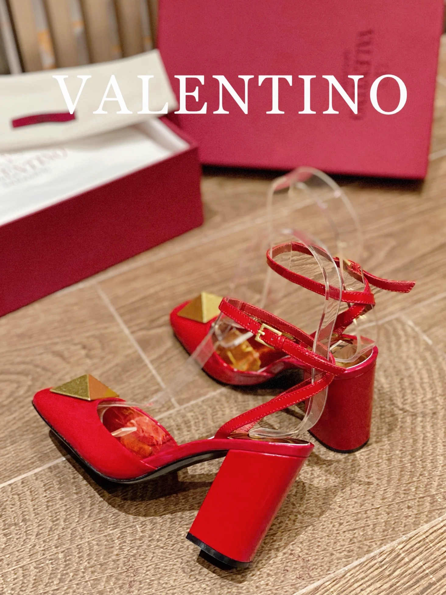 Valentino - Красные туфли на массивном квадратном каблуке